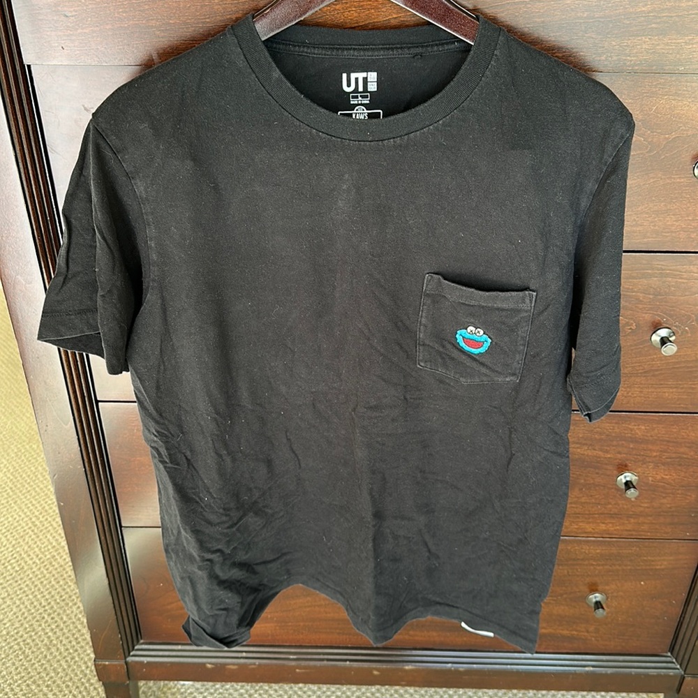 KAWS Sesame Street Uniqlo partnership. Limited T shirt. Size L. No stains.
